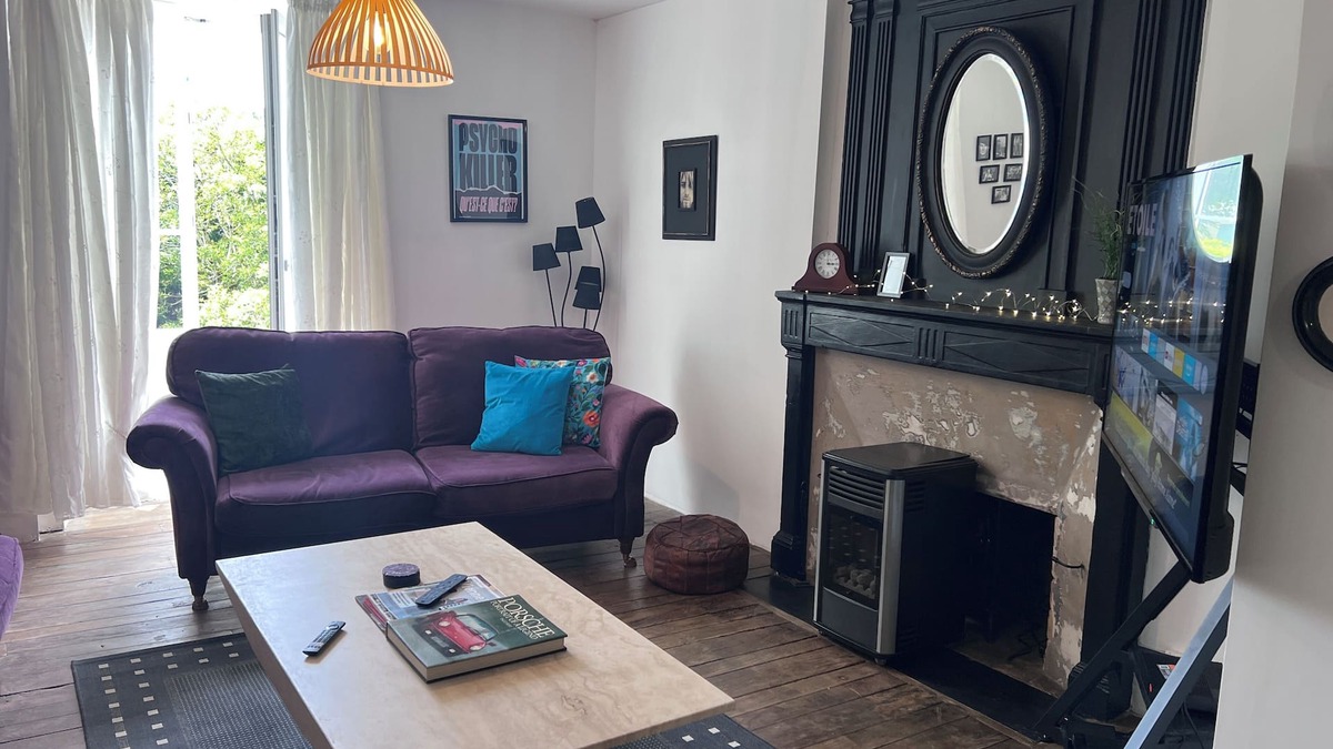 L'Isle-Jourdain House | Cosy and quirky 2bedrooms close to river, water sports, cafes.