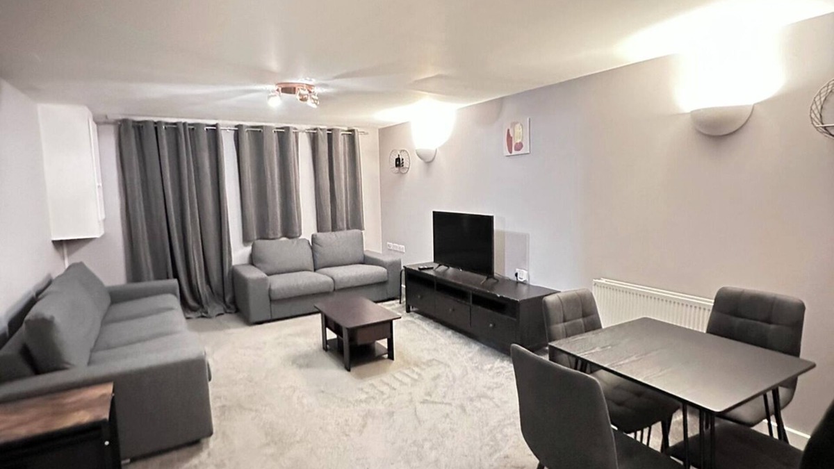 North Woolwich Apartment | Cosy and Relaxing apartment with Thames River view