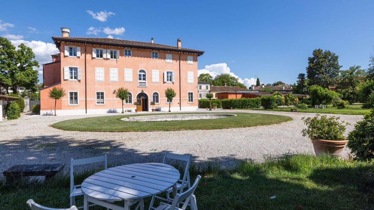 Strassoldo Apartment | Cosy apartment for 4 guests with WIFI, A/C, TV and patio
