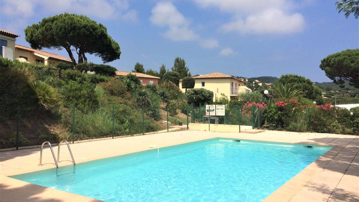 Plage de la Garonnette Apartment | Cosy apartment for 6 guests with pool, WIFI and terrace
