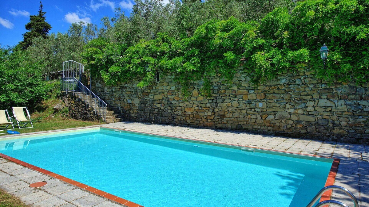 Greve in Chianti Apartment | Cosy apartment for 5 people with WIFI, pool, TV and pets allowed, close to Greve In Chianti
