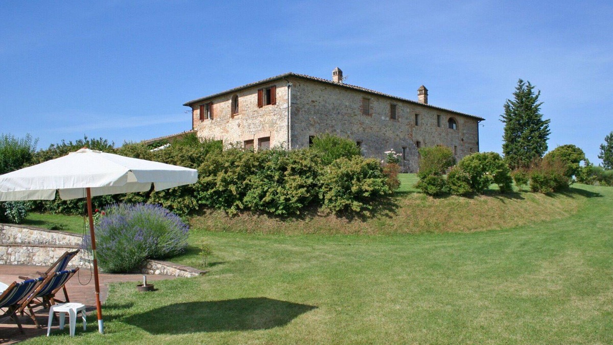 Monteroni d'Arbia Apartment | Cosy apartment for 6 guests with WIFI, pool, patio and panoramic view, close to Siena