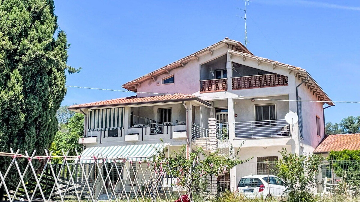 Torino di Sangro Apartment | Cosy apartment for 6 people with A/C, TV, patio and panoramic view