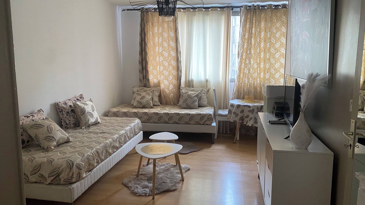 Porte d'Asnieres Apartment | Cosy apartment 5 minutes from the Arc de Triomphe