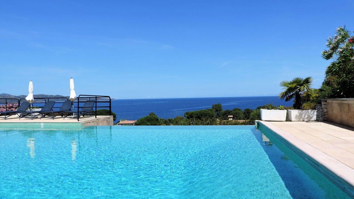 Figarella Apartment | Cosy apartment for 4 people with pool, WIFI, A/C, TV and terrace