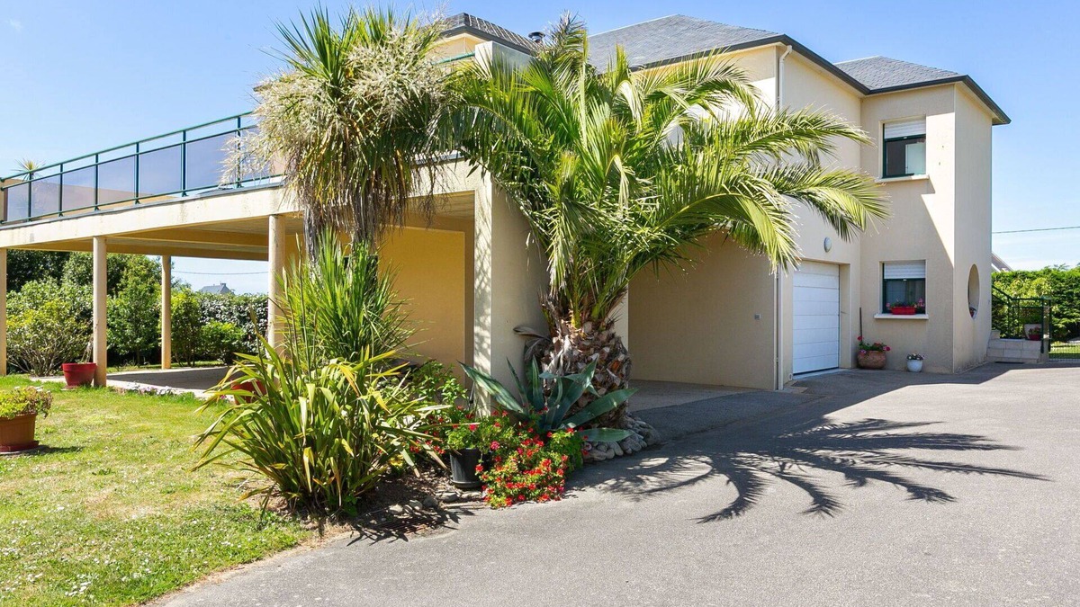 Plougonvelin Apartment | Cosy apartment for 2 guests with WIFI, TV, patio and pets allowed