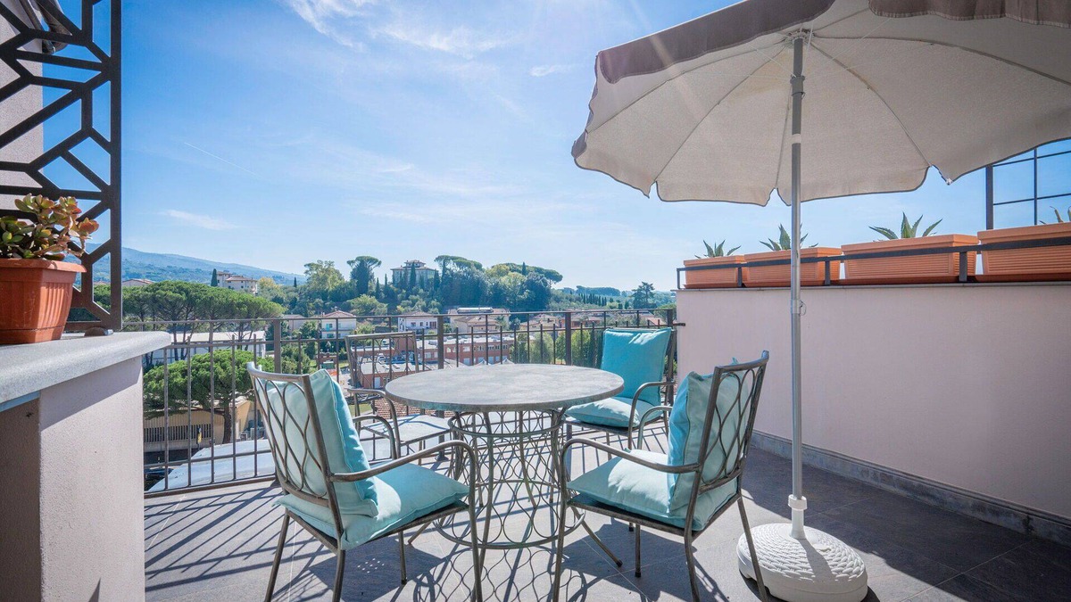 Lamporecchio Apartment | Cosy apartment for 4 guests with WIFI, pool, A/C, TV, terrace and panoramic view
