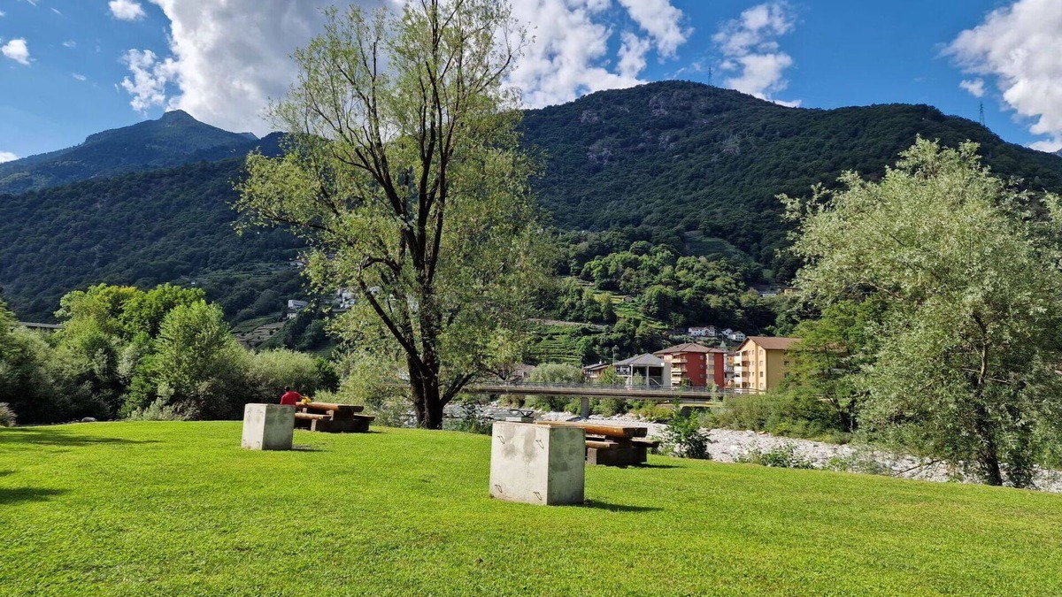 Roveredo Apartment | Cosy apartment for 4 guests with terrace and panoramic view