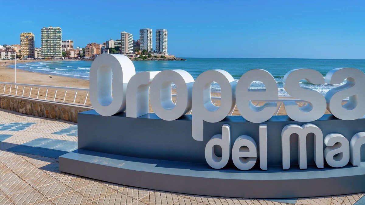 Cabanes Apartment | Cosy apartment for 4 guests with pool, WIFI, A/C, TV and terrace