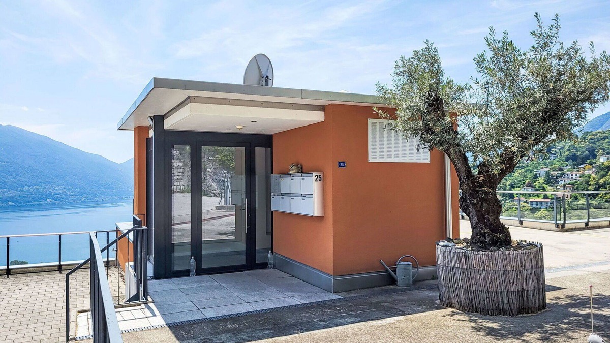 Gordola Apartment | Cosy apartment for 4 guests with patio, pets allowed and panoramic view