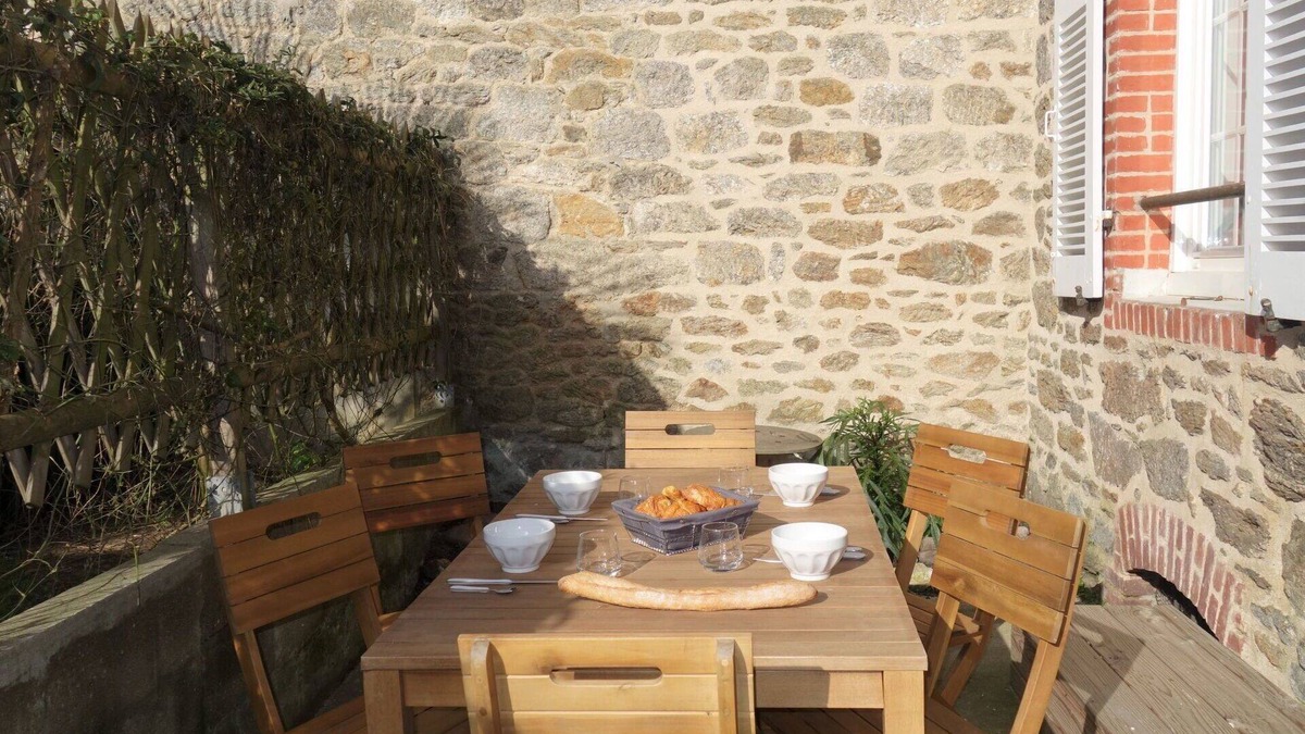 Saint-Igneuc Apartment | Cosy apartment for 4 guests with WIFI, TV and terrace