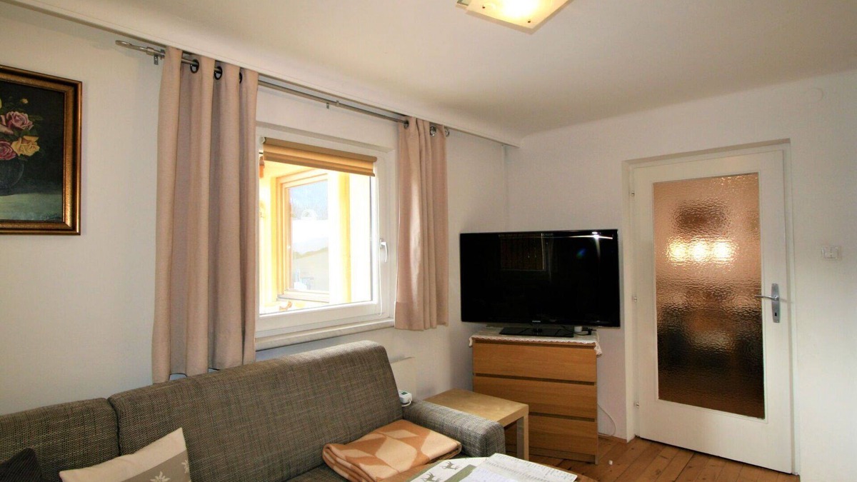 Axams Apartment | Cosy apartment for 4 guests with TV, patio and pets allowed