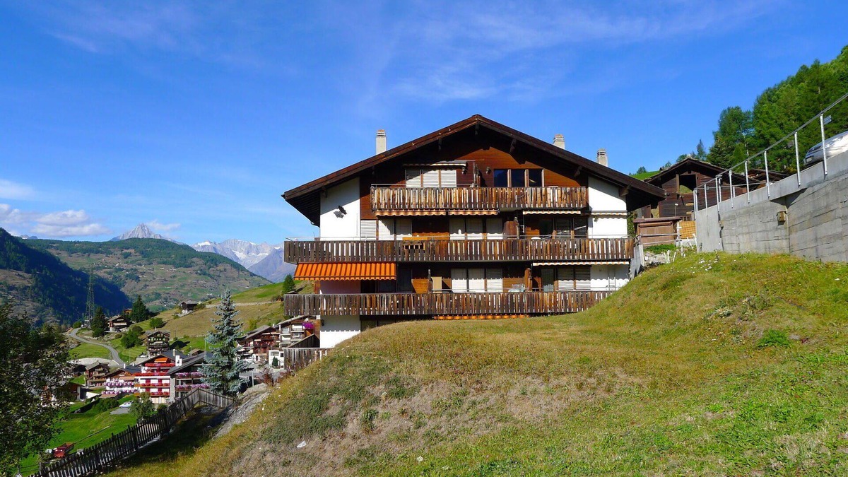 Graechen Apartment | Cosy apartment for 4 people with WIFI, TV, balcony and panoramic view