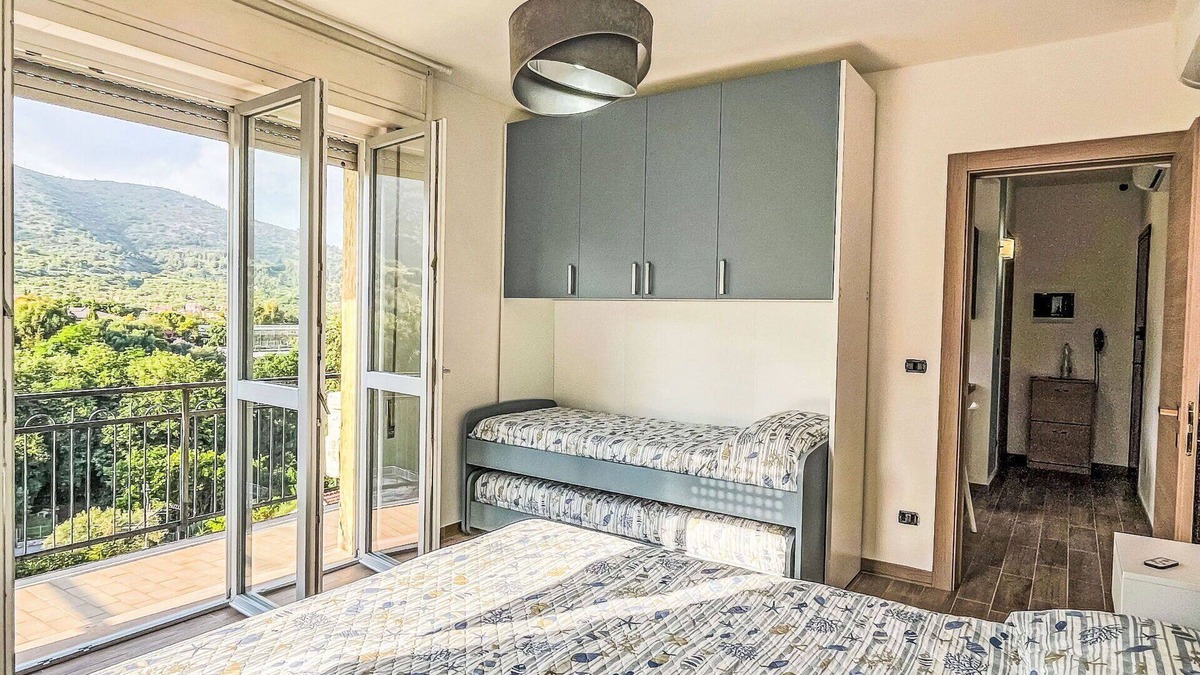 Ceriale Apartment | Cosy apartment for 4 people with WIFI, A/C, TV and balcony