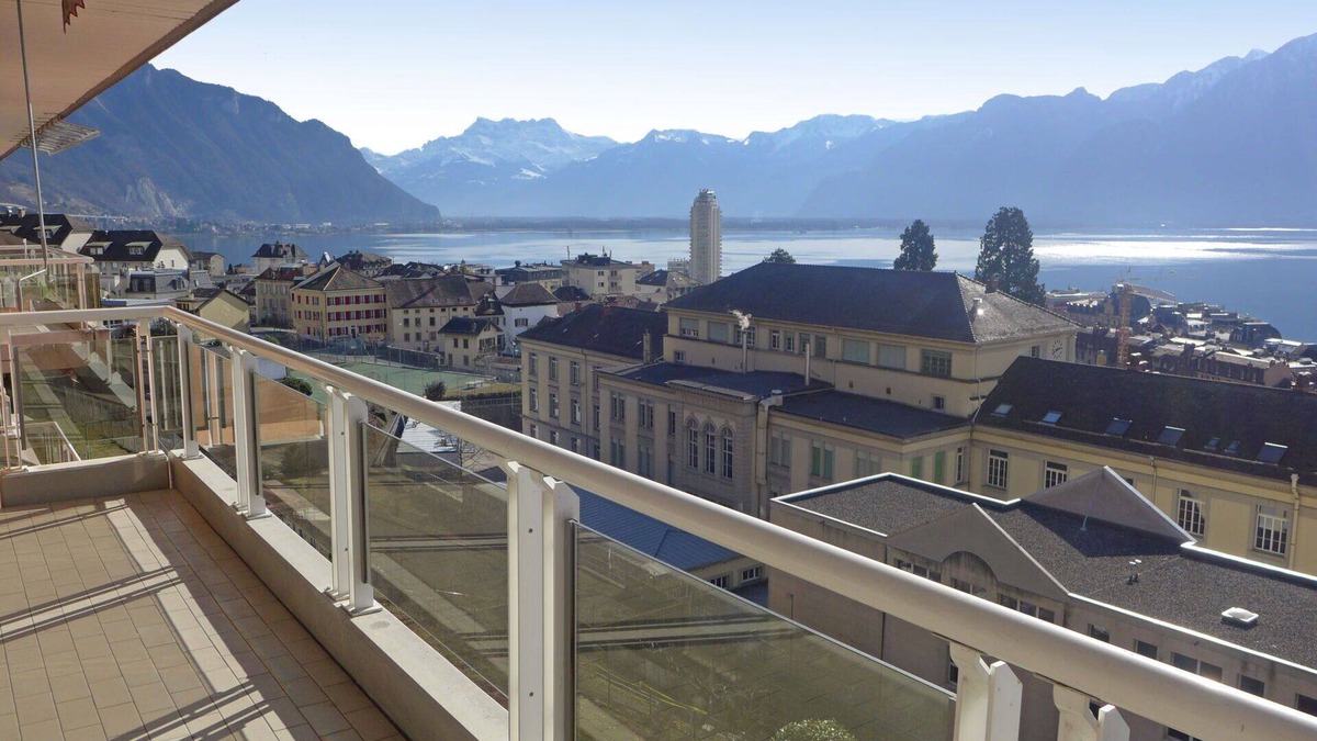 Montreux Apartment | Cosy apartment for 5 guests with WIFI, TV, balcony, pets allowed and panoramic view