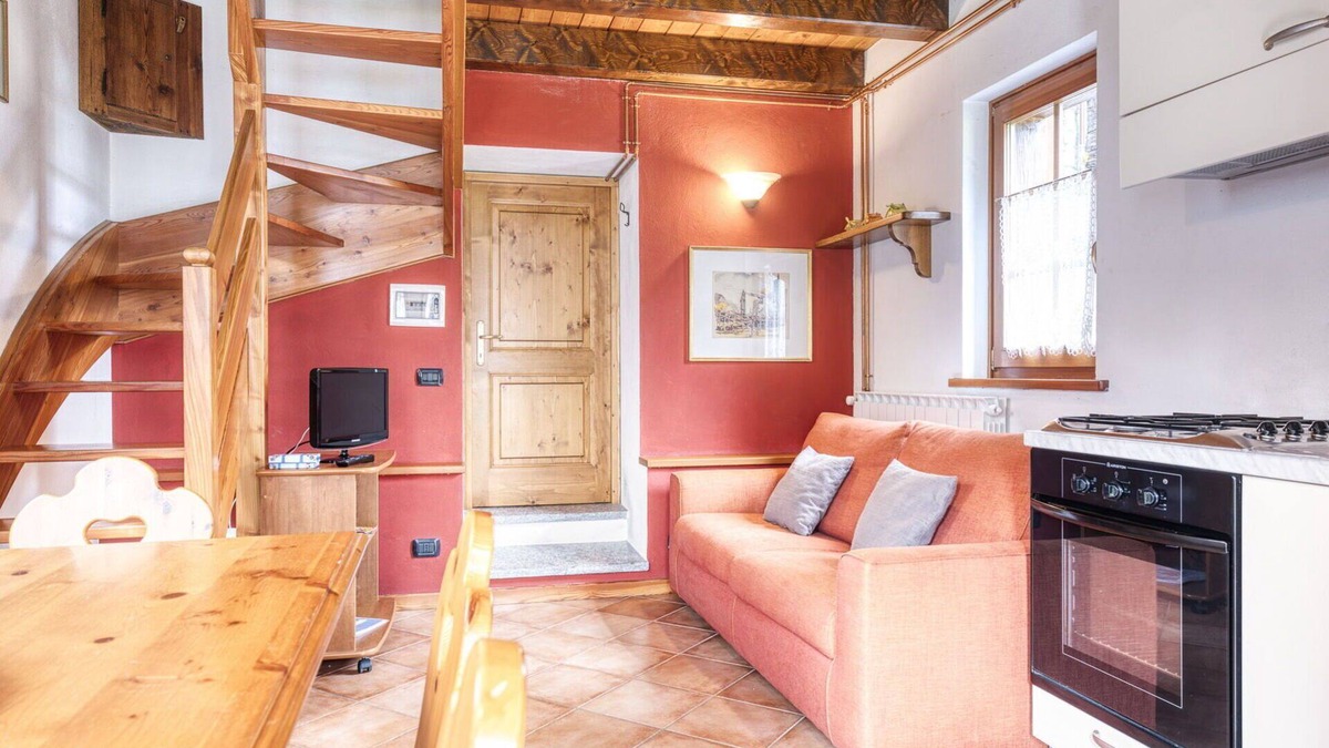 Macugnaga Apartment | Cosy apartment for 5 guests with TV, balcony, pets allowed and panoramic view