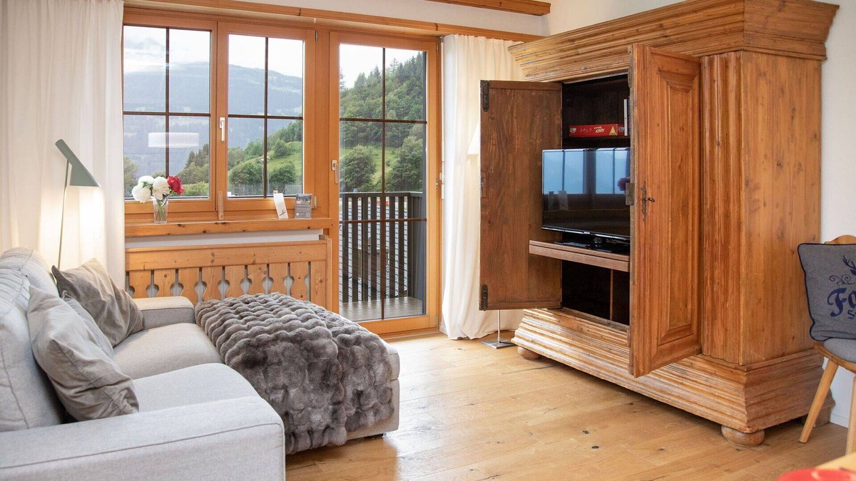 Falera Apartment | Cosy apartment for 5 people with pool, WIFI, TV, balcony and panoramic view