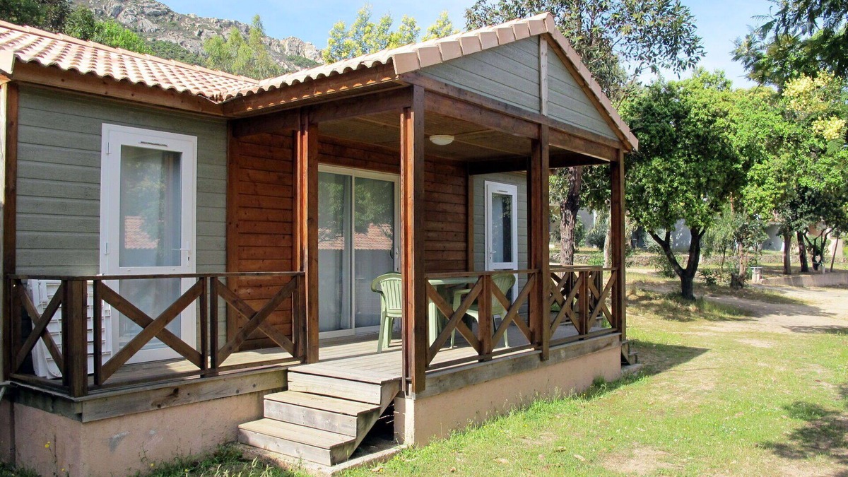 Aregno Apartment | Cosy apartment for 6 people with WIFI, A/C, TV and terrace