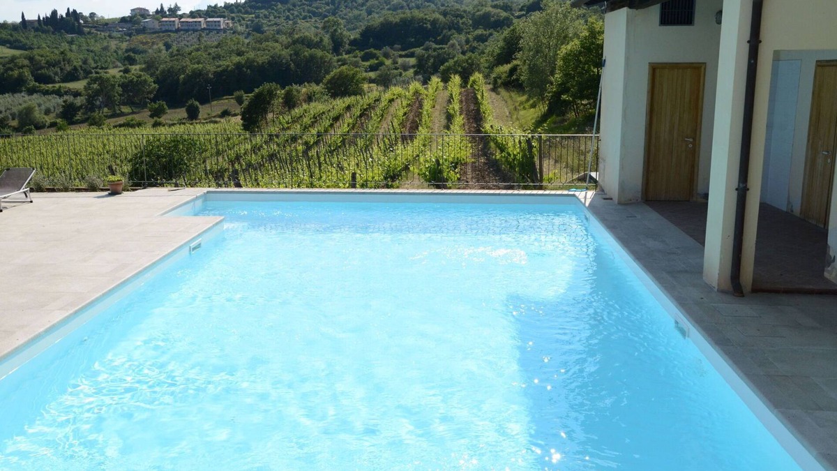 Capolona Apartment | Cosy apartment for 6 guests with WIFI, pool, TV and pets allowed, close to Arezzo