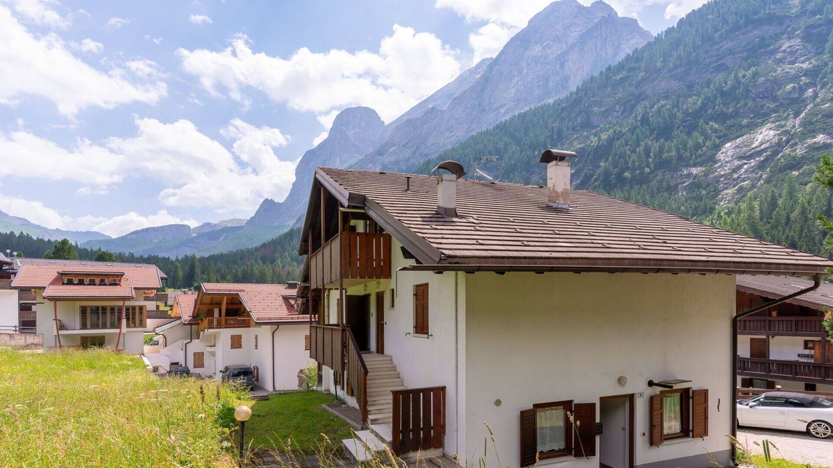 Penia Apartment | Cosy apartment for 6 people with WIFI, TV, patio and pets allowed
