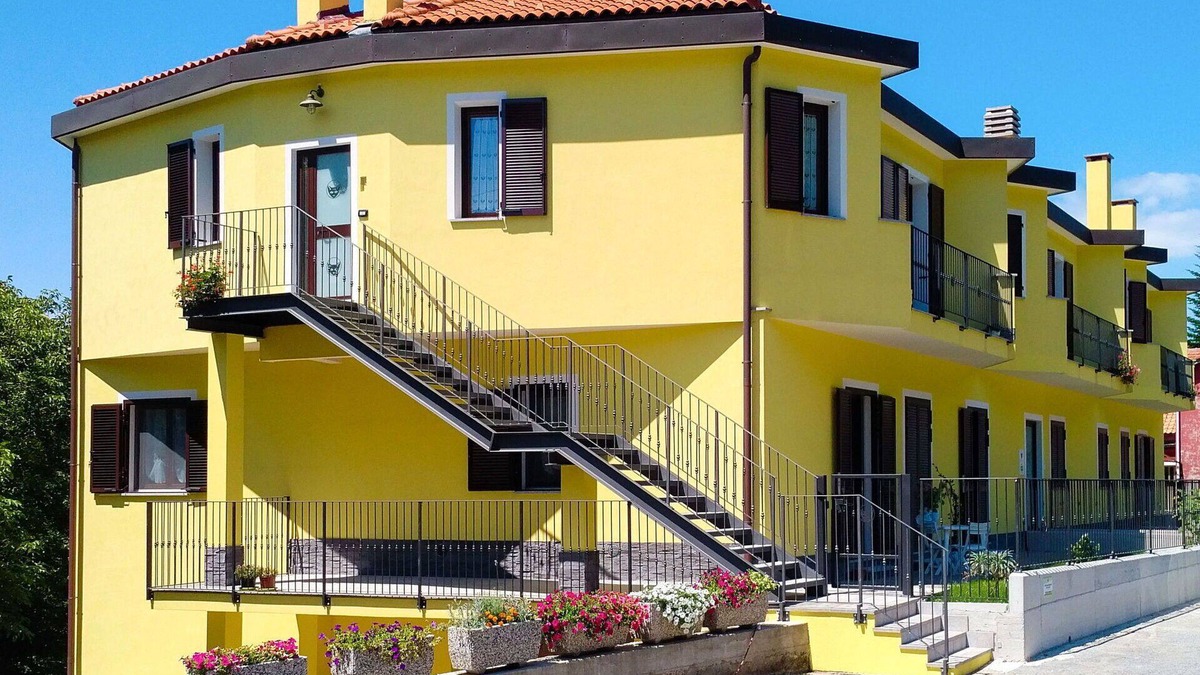Savona Apartment | Cosy apartment for 6 people with WIFI, TV, patio, pets allowed and panoramic view