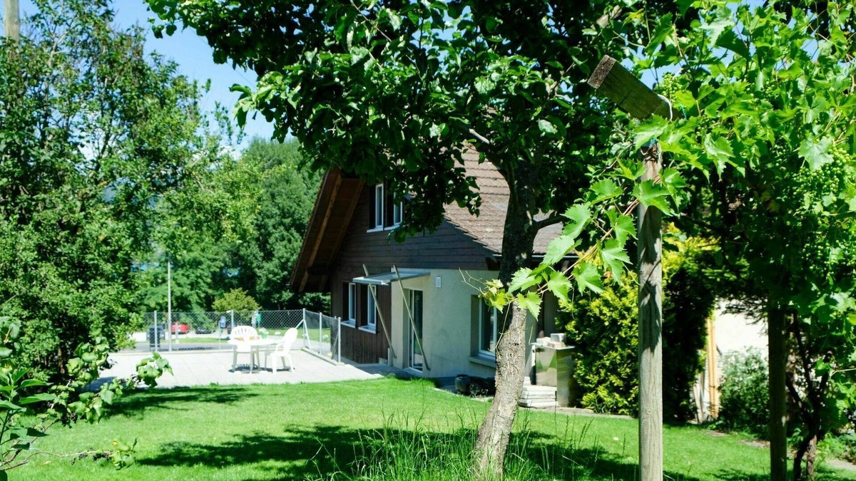 Goldiwil Apartment | Cosy apartment for 6 people with WIFI, TV, balcony and parking