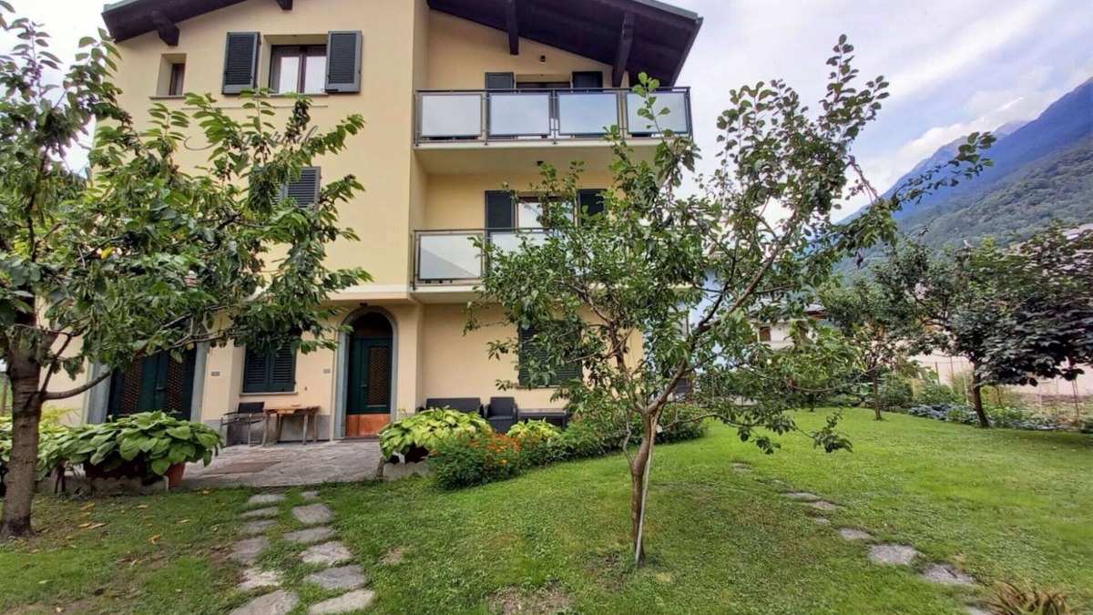 Grosotto Apartment | Cosy apartment for 8 people with WIFI, TV, terrace and pets allowed
