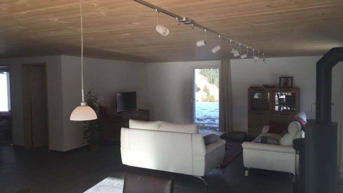 Valbella Apartment | Cosy apartment for 8 people with WIFI, TV and balcony