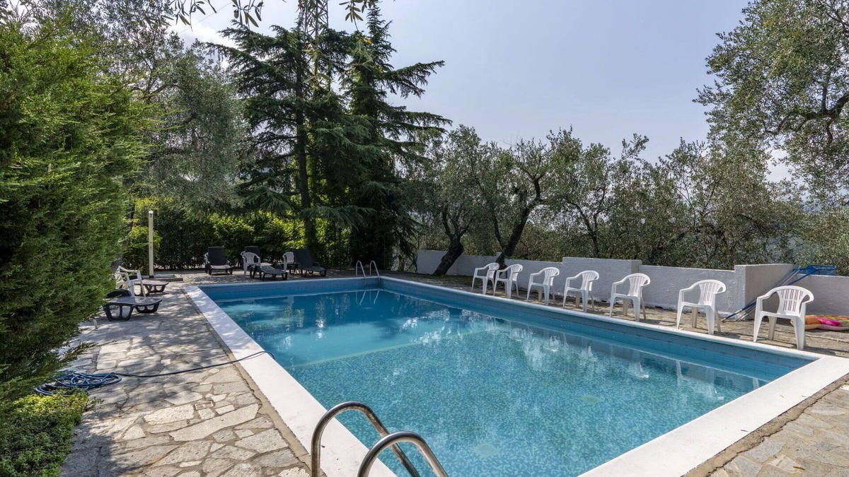Gazzelli Apartment | Cosy apartment for 4 guests with WIFI, pool, pets allowed and panoramic view