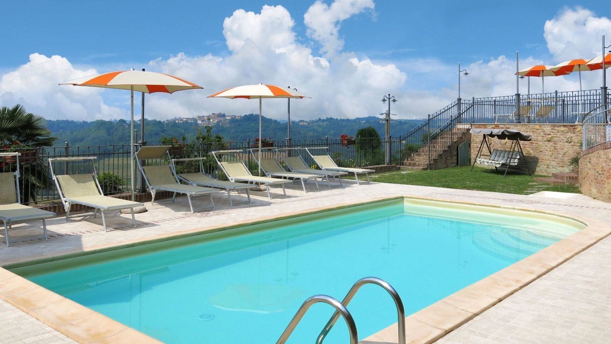 Cossombrato Apartment | Cosy apartment for 4 guests with WIFI, pool, TV, patio and pets allowed