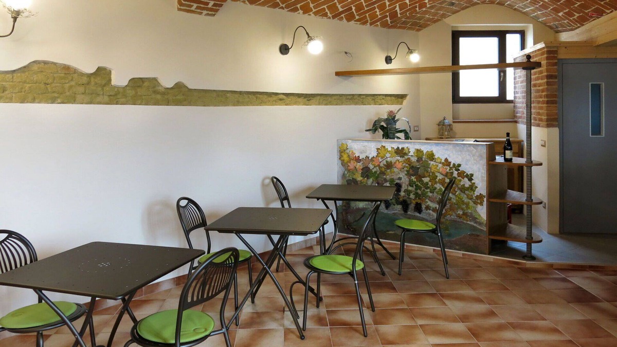 Cossombrato Apartment | Cosy apartment for 9 people with pool, A/C, WIFI, TV, patio and pets allowed