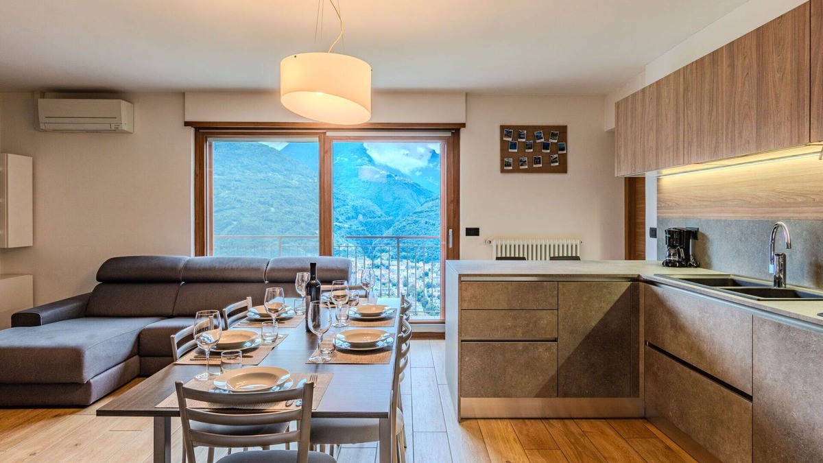 Morbegno Apartment | Cosy apartment for 6 guests with WIFI, A/C, TV, patio and pets allowed