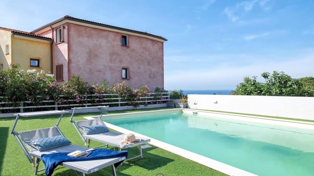 La Muddizza Apartment | Cosy apartment for 5 guests with WIFI, A/C, pool, TV and patio