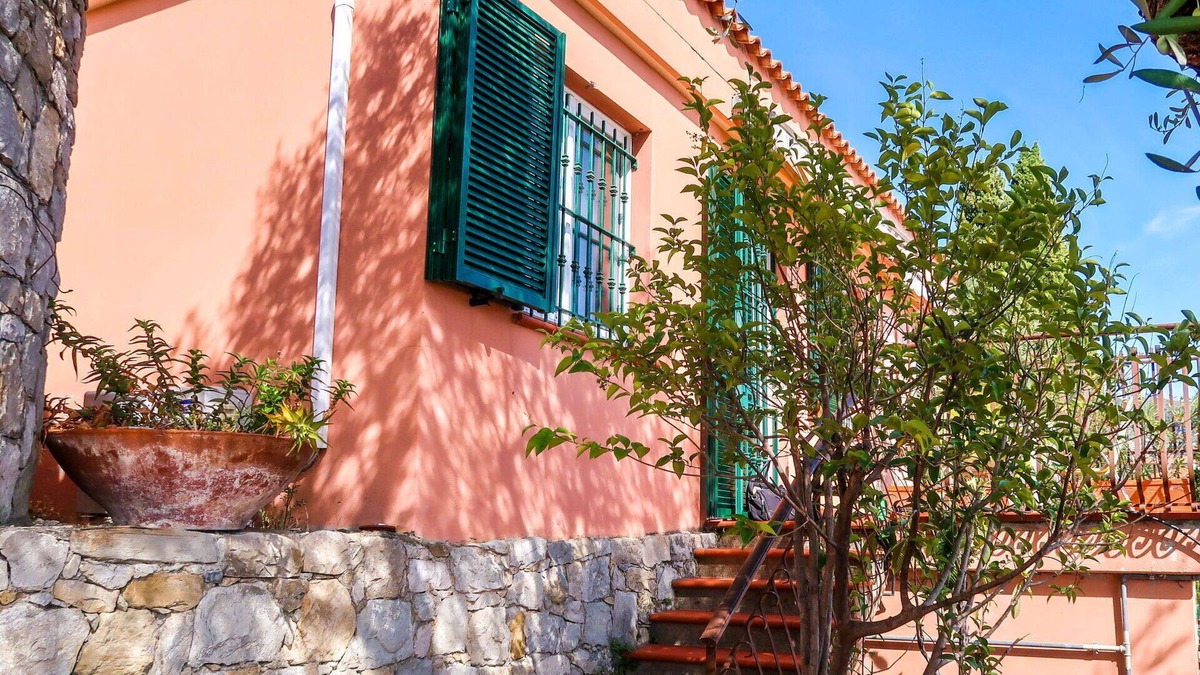 Latte Apartment | Cosy apartment for 4 people with WIFI, A/C, TV and terrace