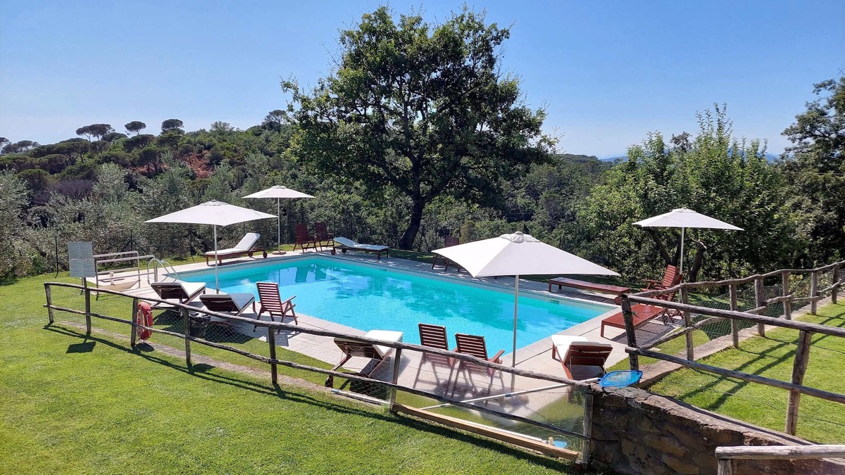 Scandicci House | Cosy apartment in a typical farmhouse minutes to Florence, pool, views, relax.