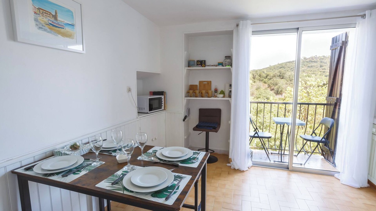 Gabian Apartment | Cosy Apartment in Ancient Gabian with River and Vineyard Views