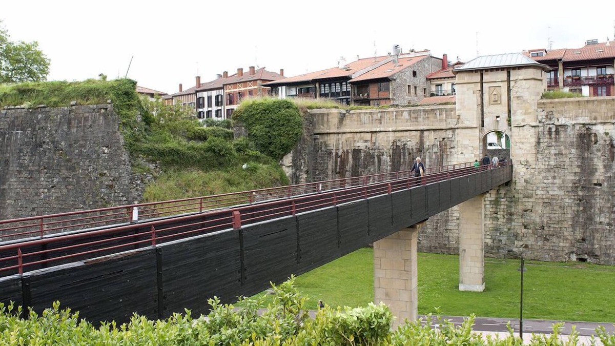 Hondarribia Historic Center Condo | Cosy apartment in old town ideal for families with children, couples and friends