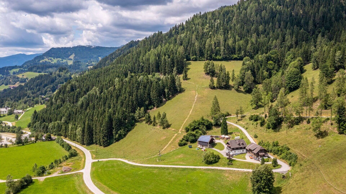 Arriach Villa | Cosy apartment in villa for 4 people with WIFI, TV and patio