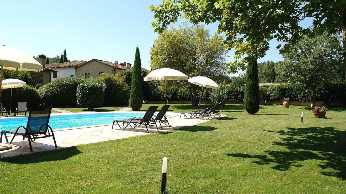 Poggiarello Villa | Cosy apartment in villa with pool, WIFI, TV, terrace and pets allowed, close to San Gimignano