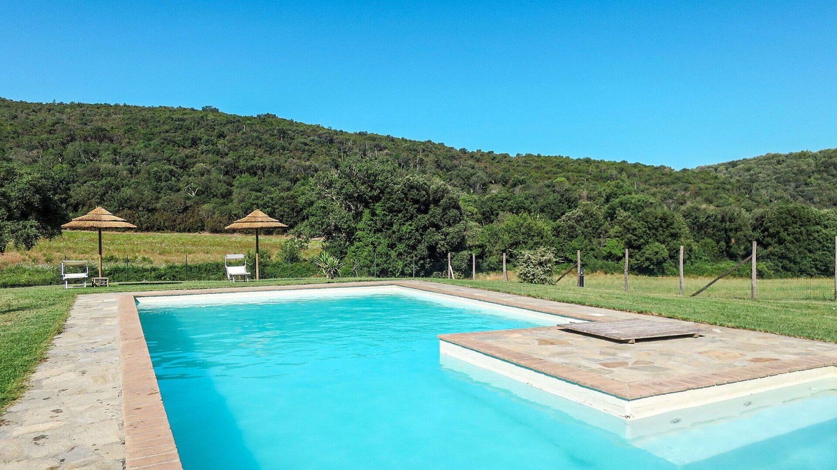 Montorsaio House | Cosy apartment in villa for 4 people with pool, WIFI, TV, patio and pets allowed
