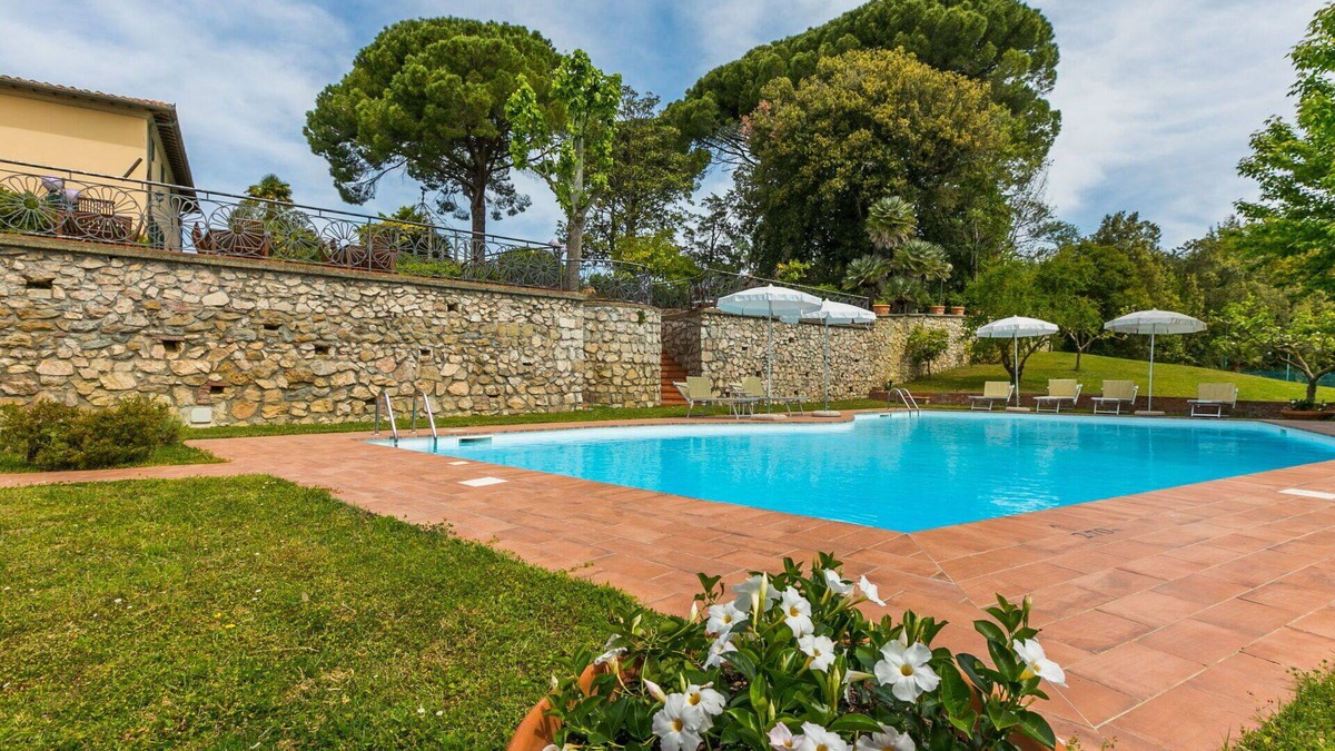 Crespina Villa | Cosy apartment in villa for 8 people with private pool, WIFI, terrace and pets allowed