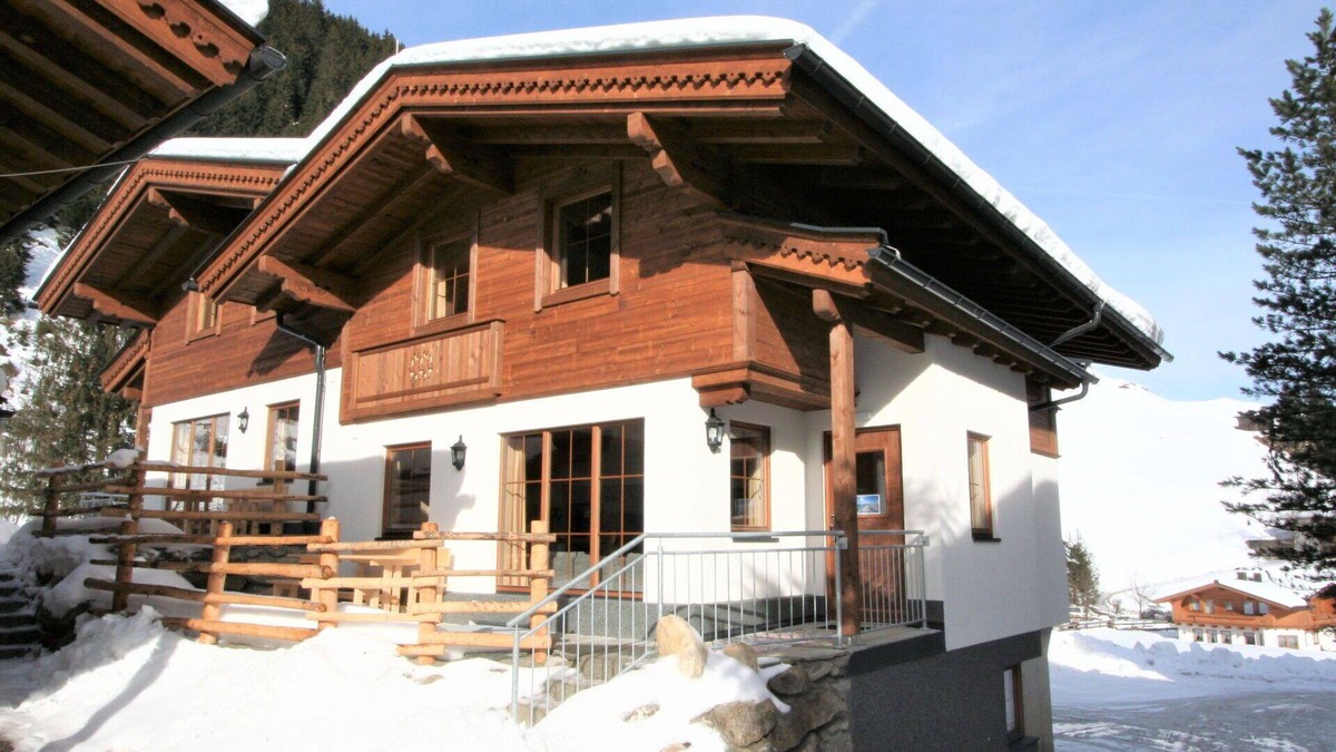 Tux House | Cosy apartment in villa for 9 people with WIFI, TV and terrace
