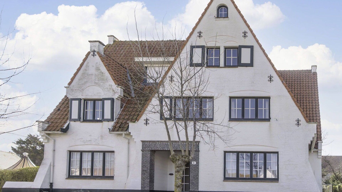 De Haan Villa | Cosy apartment in villa for 6 guests with WIFI, TV, balcony and pets allowed