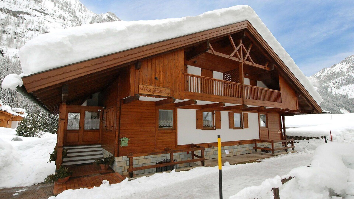 Penia House | Cosy apartment in villa for 5 guests with WIFI, TV and terrace
