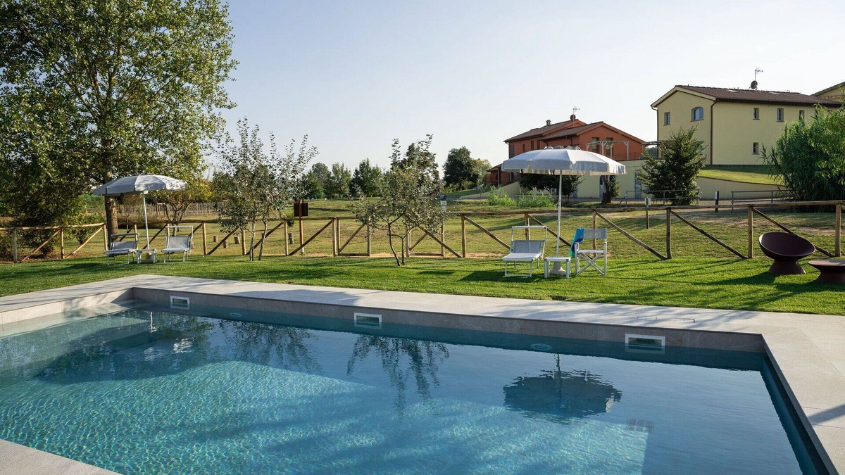 Larciano House | Cosy apartment in villa for 4 guests with A/C, WIFI, pool and TV