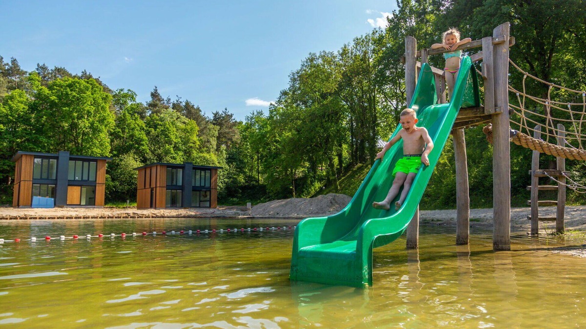 Belfeld House | Cosy apartment in villa for 4 guests with WIFI, pool, TV and terrace