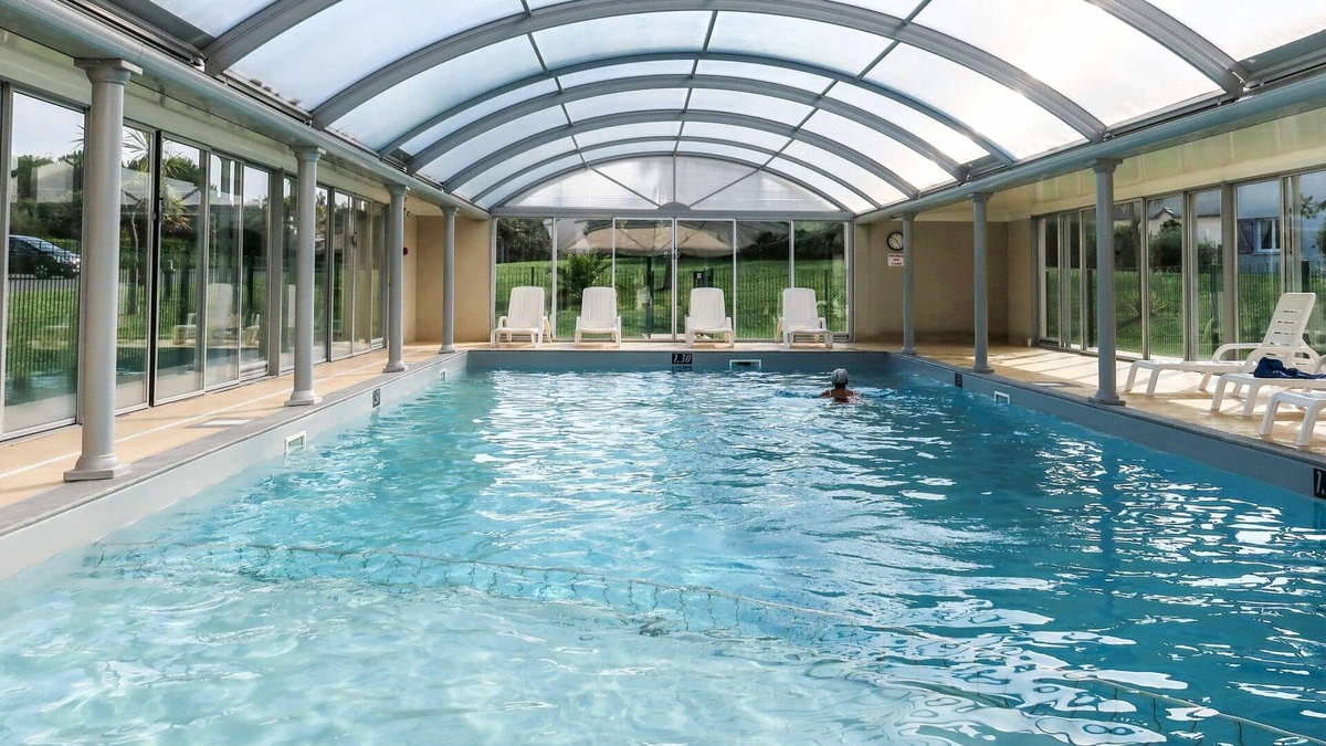 Crozon House | Cosy apartment in villa for 6 people with pool, WIFI, TV, terrace and pets allowed