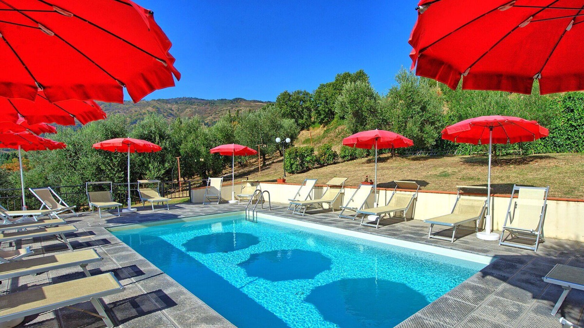 Montebonello Villa | Cosy apartment in villa for 6 people with pool, WIFI, TV, veranda and pets allowed