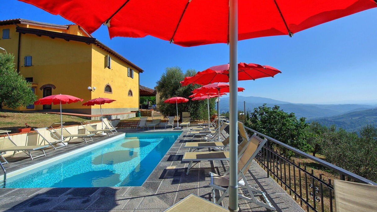 Montebonello Villa | Cosy apartment in villa for 4 guests with WIFI, A/C, pool, TV, patio and pets allowed