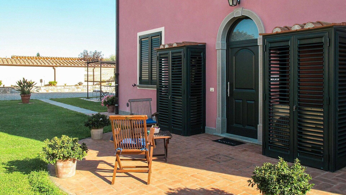 San Michele di Moriano Villa | Cosy apartment in villa for 5 people with A/C, pool, WIFI, TV and terrace